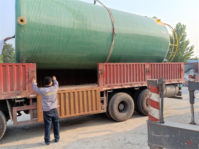 玻璃鋼儲(chǔ)罐   